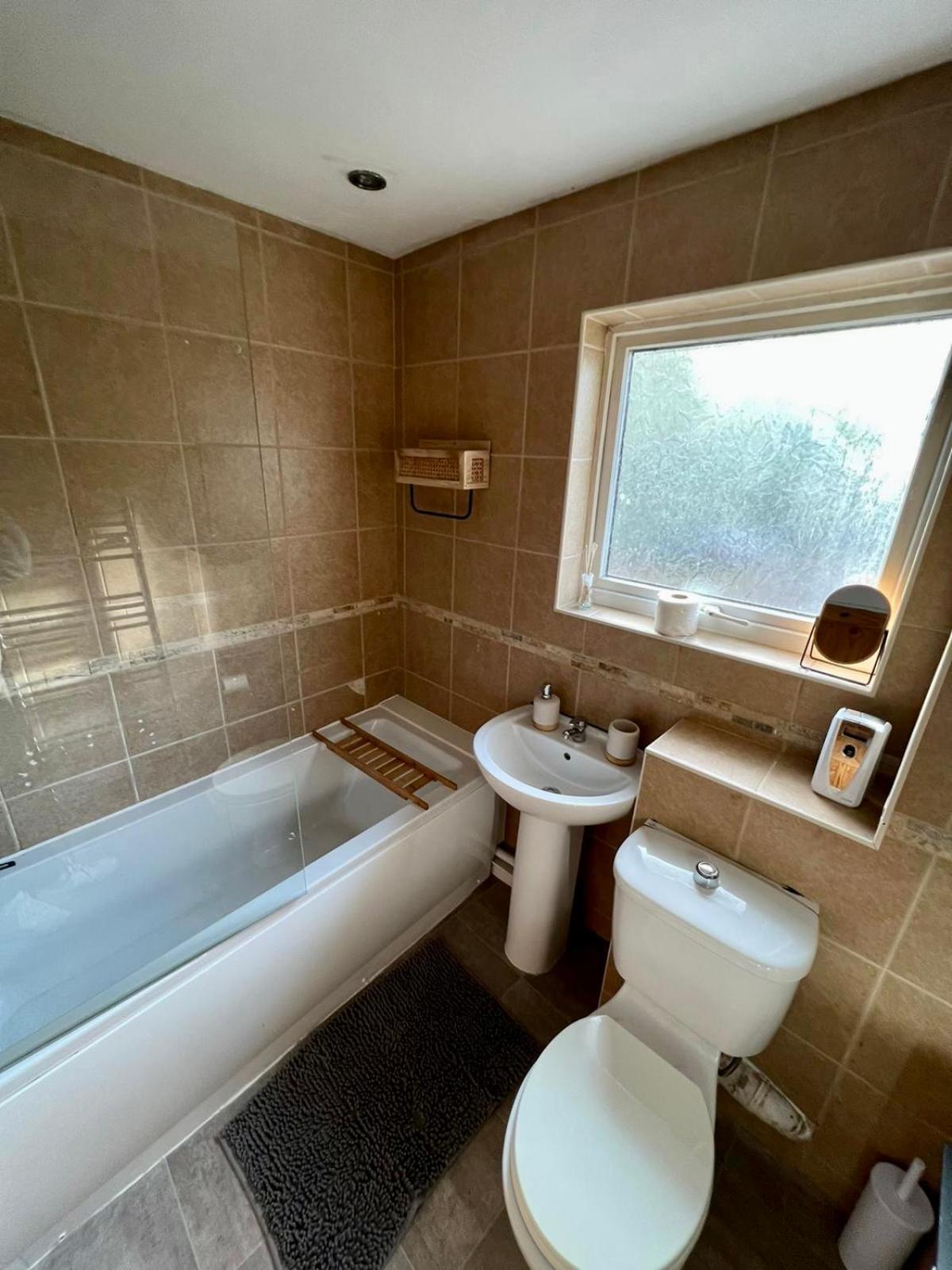 Manchester - Eccles - Business - Contractors - Families - Discounts Available Exterior photo