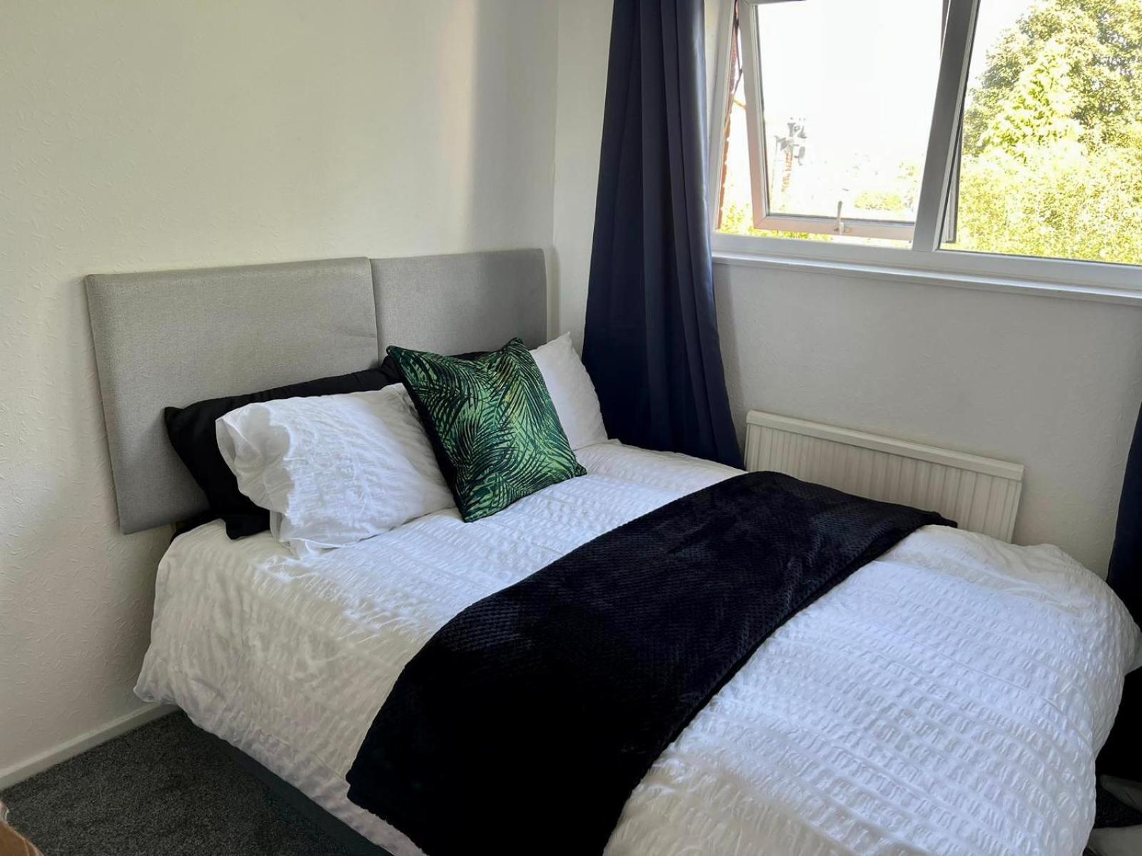 Manchester - Eccles - Business - Contractors - Families - Discounts Available Exterior photo